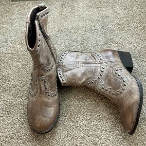 Corral Taupe Studded Zip Up Ankle Booties Size 7.5 NWOB